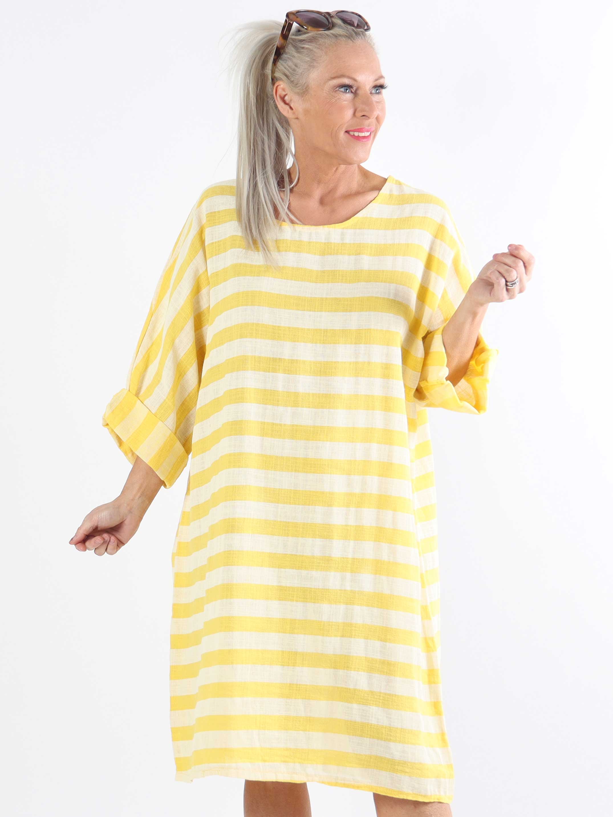 Claudine - Sød plussize stribet bomuldskjole